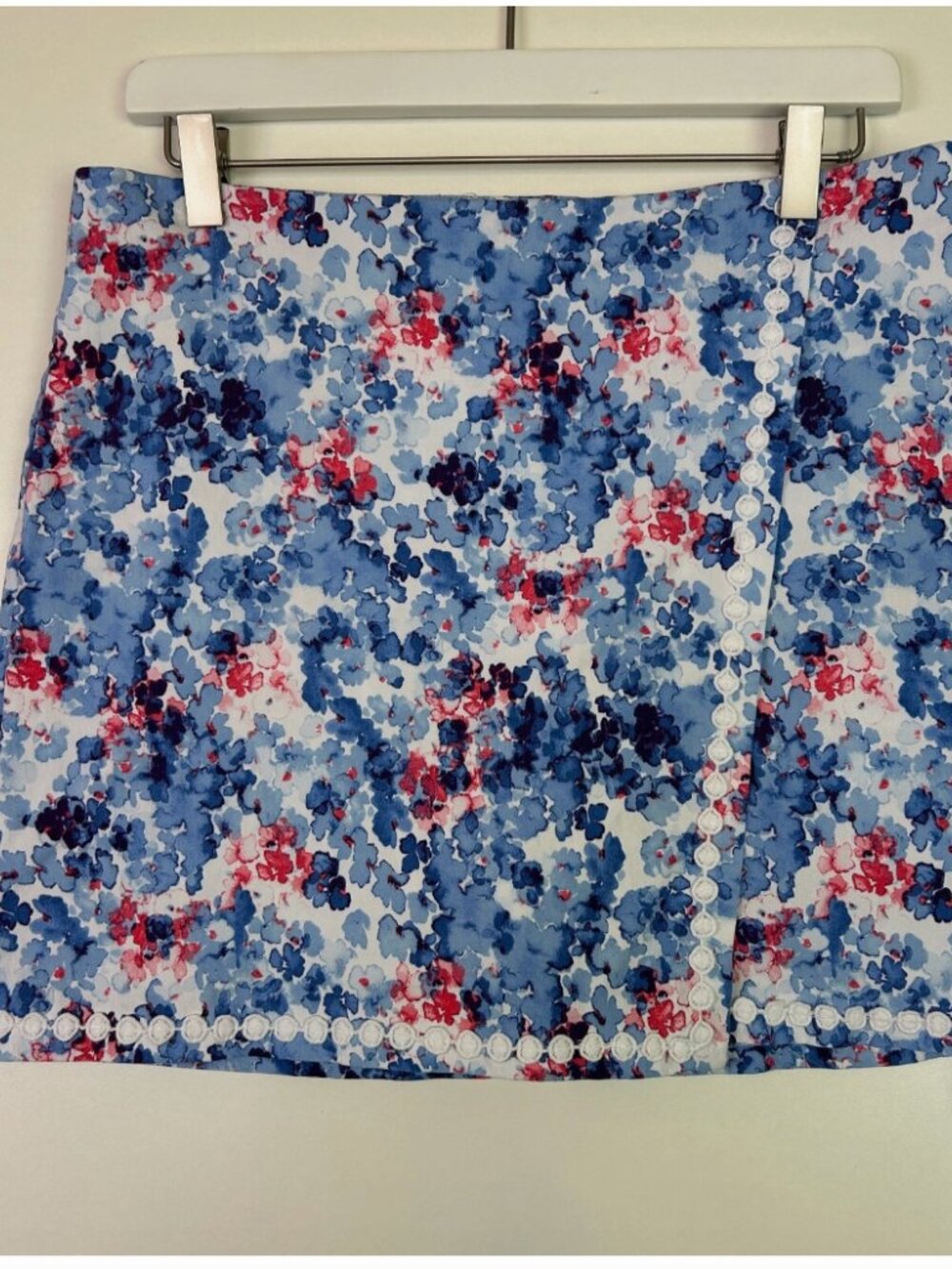 Crown & Ivy Blue Floral Wrap Skort Scallop Trim Size 8